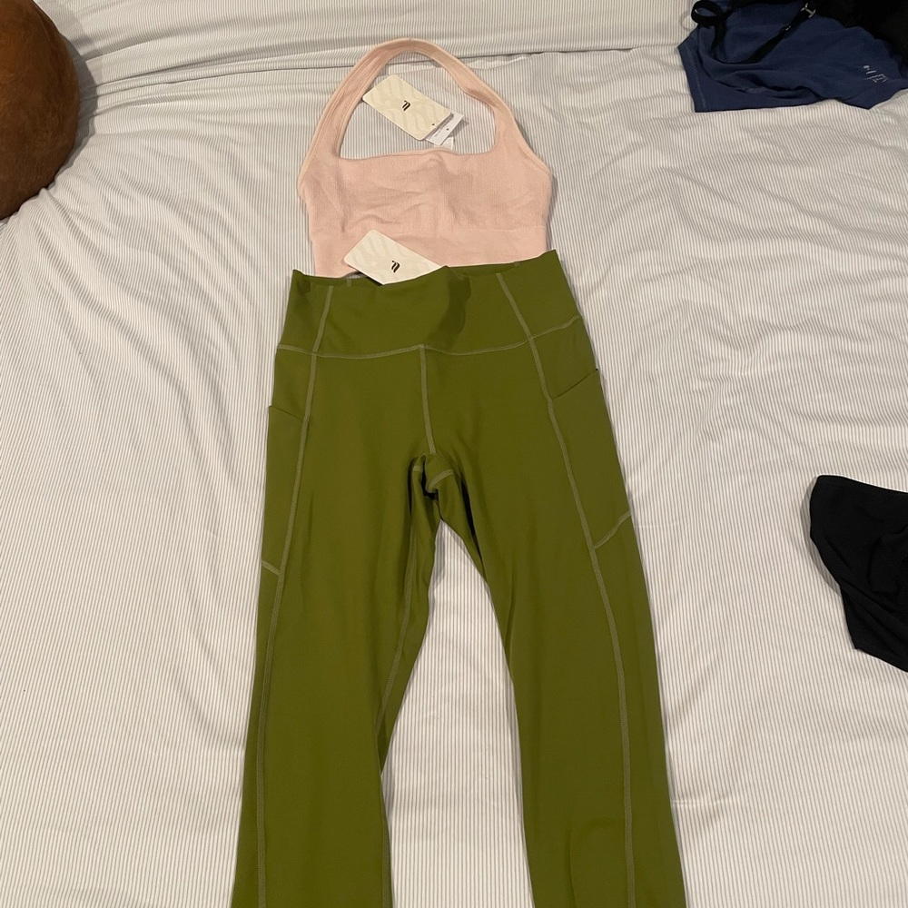 Fabletics NWT sports bra and cropped leggings set
